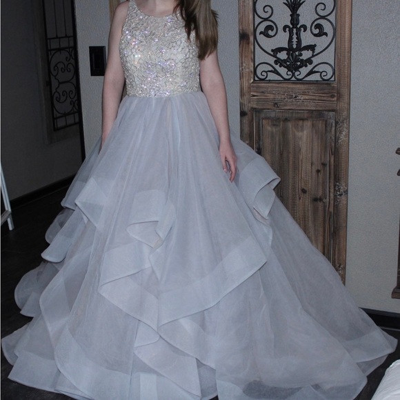 Hayley Paige Dori Wedding Dress - Picture 3 of 14